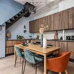 Daire Jungle Art - Furnished - Downtown *