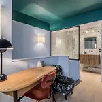 Jungle Art - Furnished - Downtown Daire *