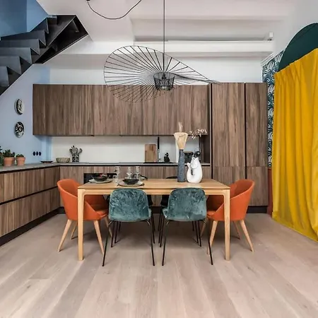 Apartment Jungle-art - Furnished - Downtown *